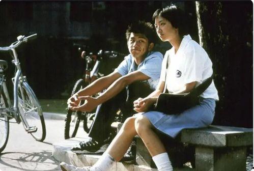 蓝色大门,探寻青春记忆的斑斓色彩